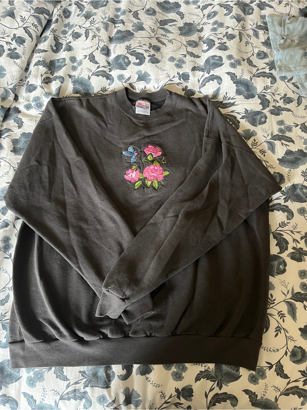 vintage embroidered hummingbird and rose gray crewneck size in size xl